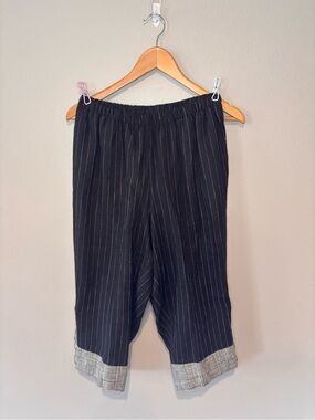 Pinstripe Cropped Elastic-Waist Pants - Black Linen Coco & Juan
